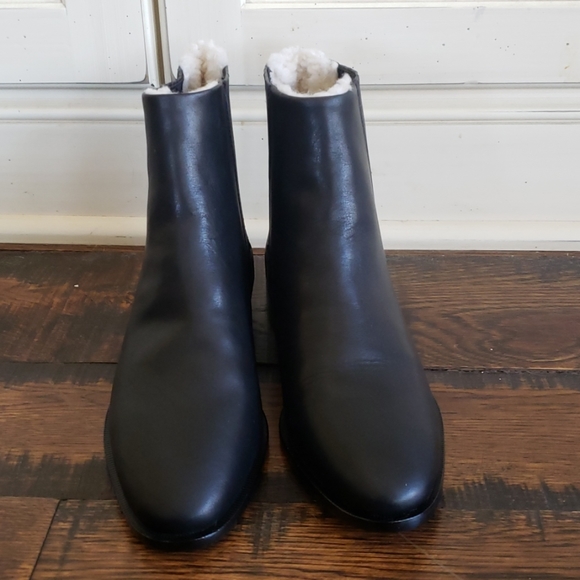 J Crew Sherpa-lined Chelsea boots in leather
K2716 - Picture 2 of 6